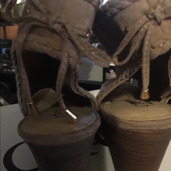 Sandals - Picture 3 of 4